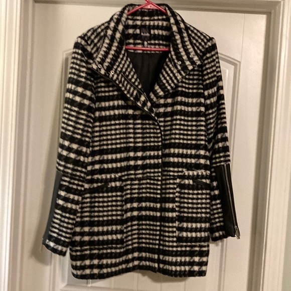 RAFAEL Jackets & Blazers - Black and White herringbone 3/4 jacket.